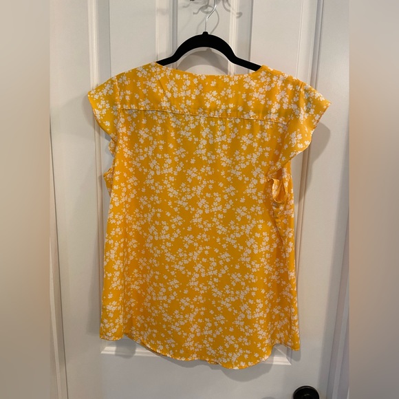 Yellow with white flower blouse - Picture 3 of 3